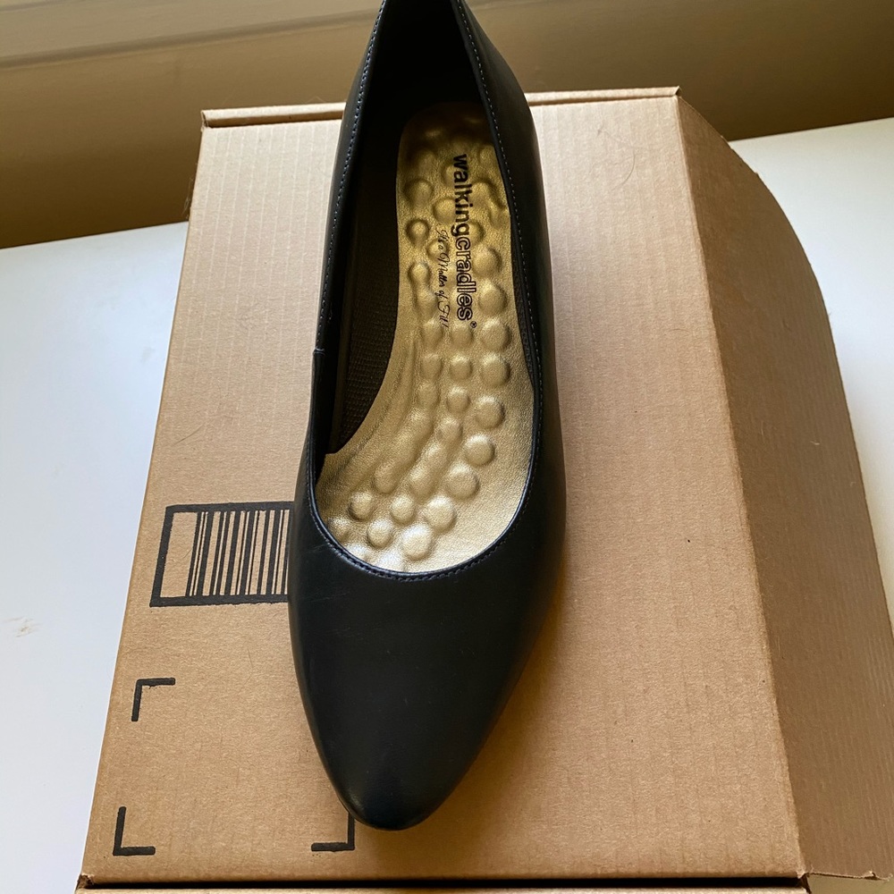 Navy Pumps